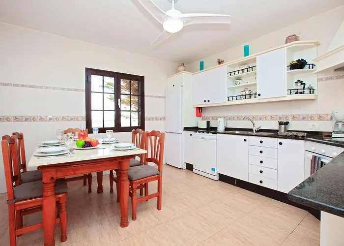 Delightful 4 Bedrooms Large Private Pool Ellen